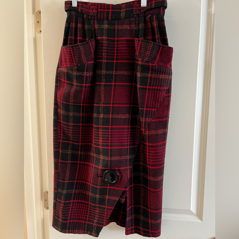 Long pencil skirt with front slit and button.